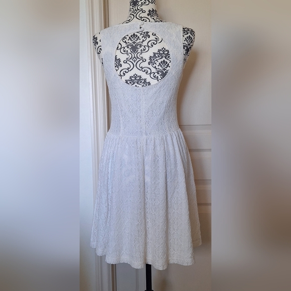 Twik size M white dress - Picture 7 of 8